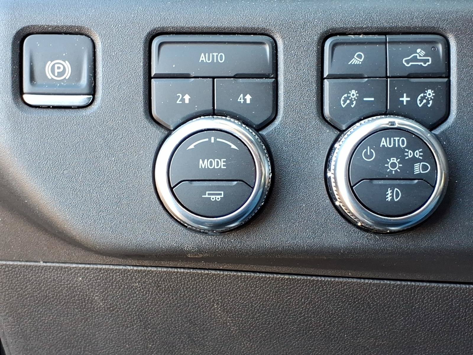 Used 2025 GMC Sierra 1500 SLT AWD/4WD image 19