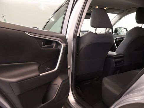 Used 2020 Toyota RAV4 LE w/ Carpet Mat Package AWD/4WD image 27