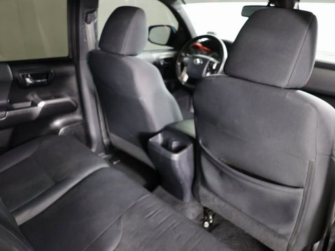 Used 2019 Toyota Tacoma TRD Off-Road image 33