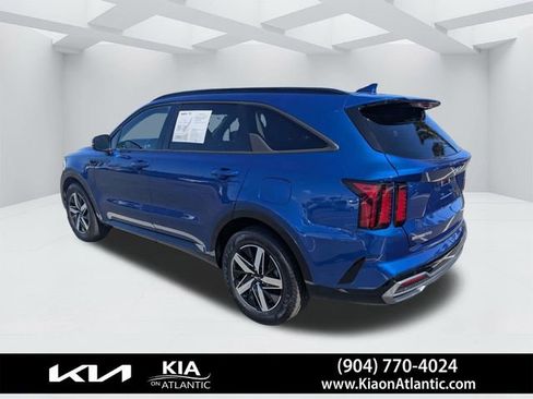 Used 2023 Kia Sorento S w/ Panoramic Sunroof Package image 5