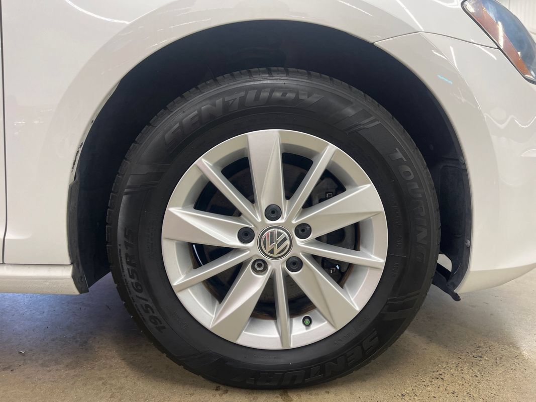 Used 2015 Volkswagen Golf S FWD image 29