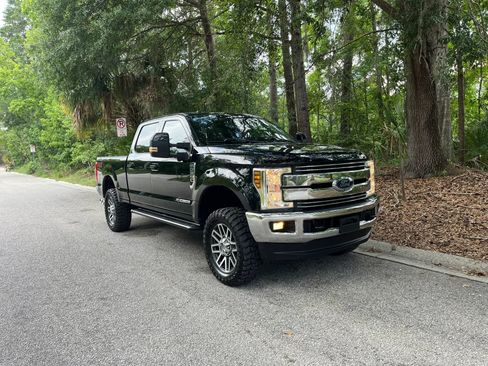 Used 2018 Ford F250 Lariat w/ Lariat Value Package AWD/4WD image 2