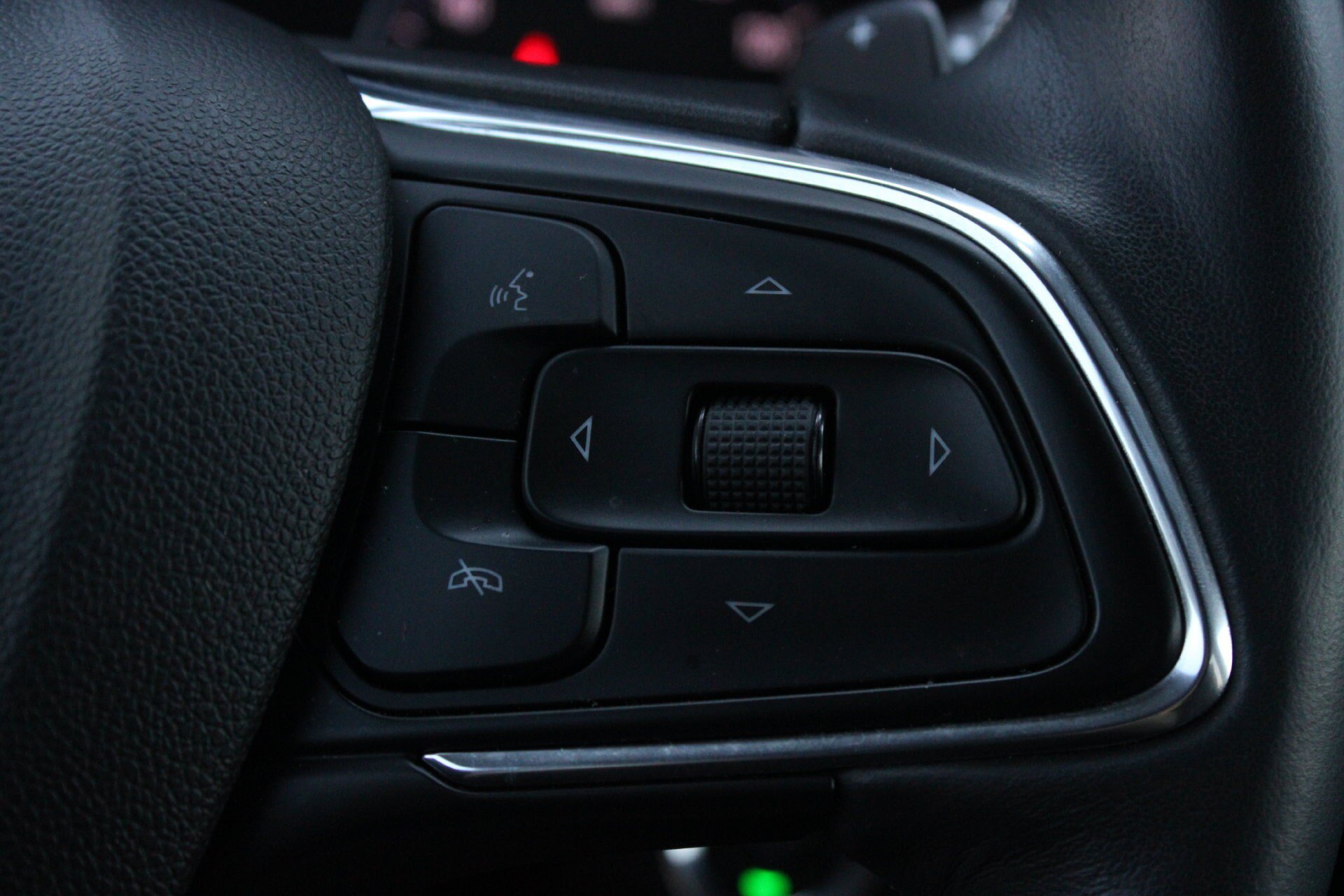 Used 2022 Buick Envision Essence w/ Sport Touring Package FWD image 32
