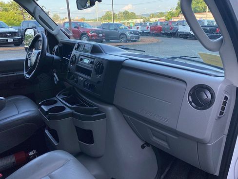 Certified 2021 Ford E-450 and Econoline 450 Super Duty w/ Power Windows & Locks Group image 33