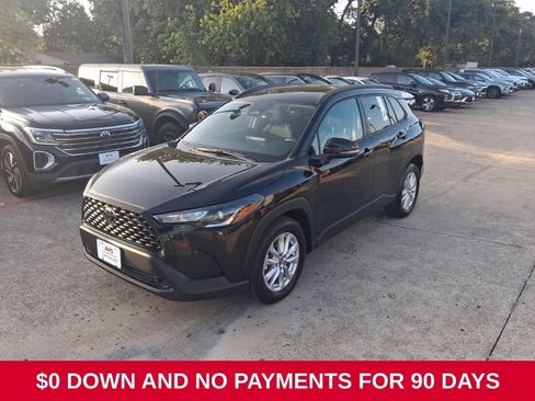 Used 2025 Toyota Corolla Cross LE FWD image 1