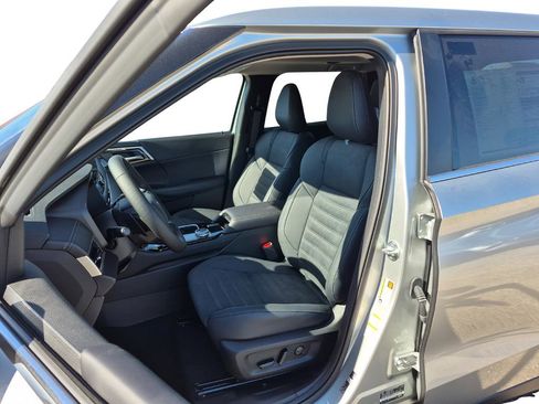 New 2026 Mitsubishi Outlander SE FWD image 16