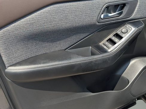 Certified 2023 Nissan Rogue SV FWD image 15