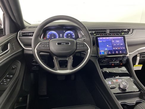 New 2025 Jeep Grand Cherokee Limited image 38