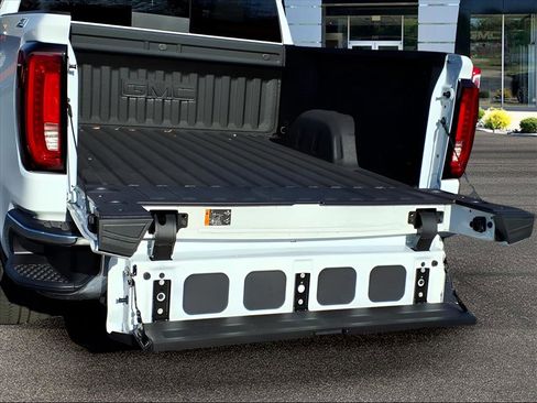 Used 2025 GMC Sierra 1500 SLT w/ SLT Premium Package image 19