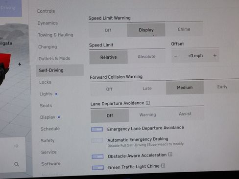 Used 2024 Tesla Cybertruck AWD Crew Cab image 23