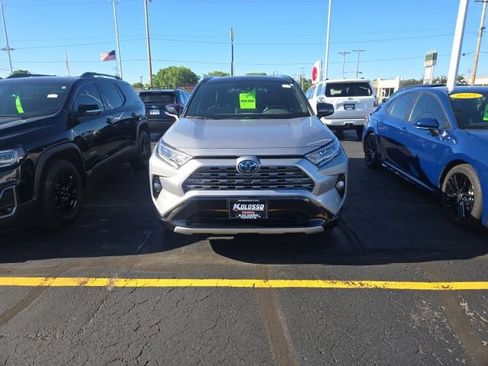 Used 2021 Toyota RAV4 XSE AWD/4WD image 2