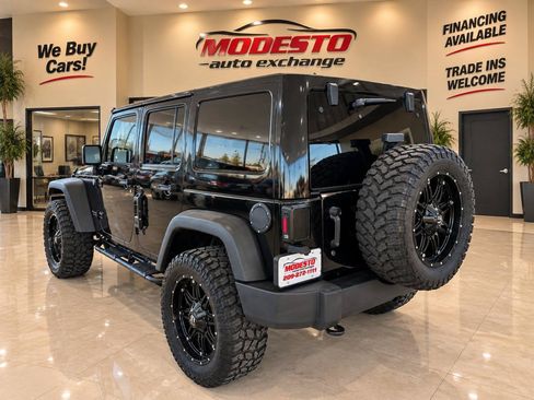 Used 2014 Jeep Wrangler Unlimited Rubicon w/ Connectivity Group AWD/4WD image 6