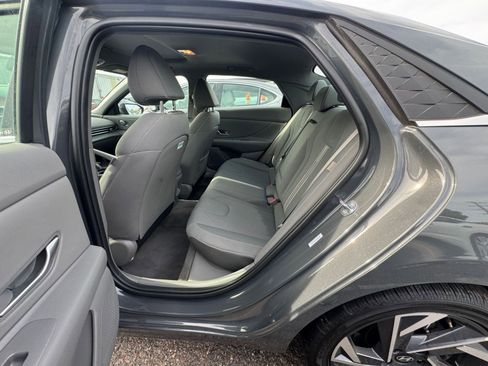 Used 2025 Hyundai Elantra SEL image 24