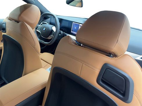 Used 2025 BMW 230i Coupe w/ M Sport Package image 39