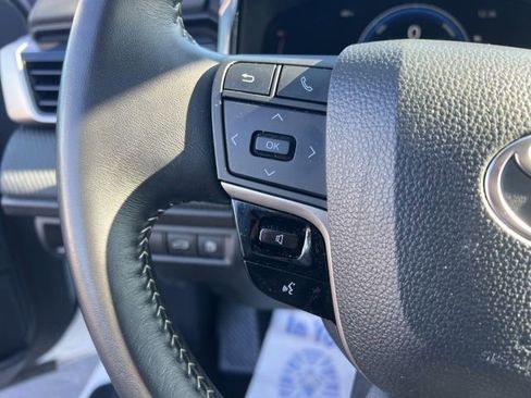 Used 2025 Toyota Camry SE image 14