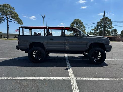 Used 2004 Chevrolet Suburban Z71 w/ Preferred Equipment Group image 5