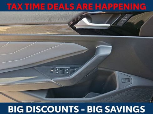 Used 2025 Volkswagen Jetta SEL image 12