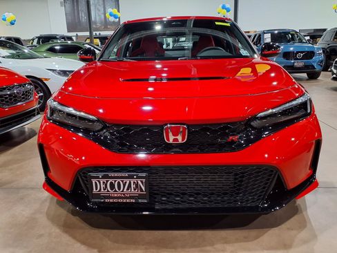 Used 2024 Honda Civic Type R image 2