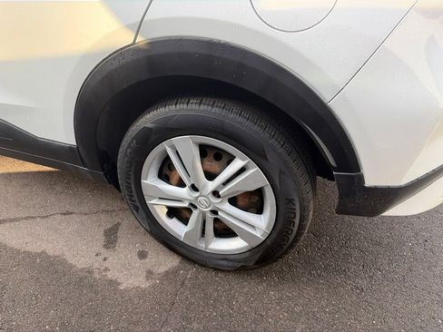 Used 2023 Nissan Kicks S FWD image 7