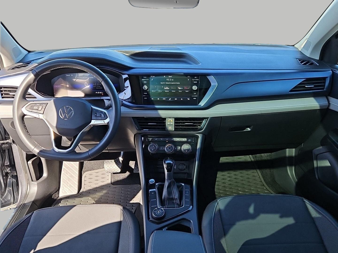 Used 2024 Volkswagen Taos SE AWD/4WD image 16