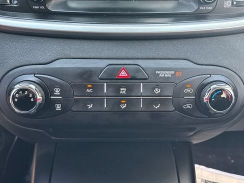 Used 2020 Kia Sorento LX AWD/4WD image 31
