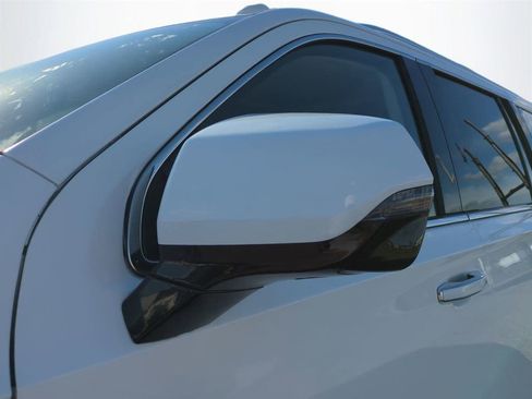 Used 2021 GMC Yukon XL Denali w/ Denali Premium Package image 12