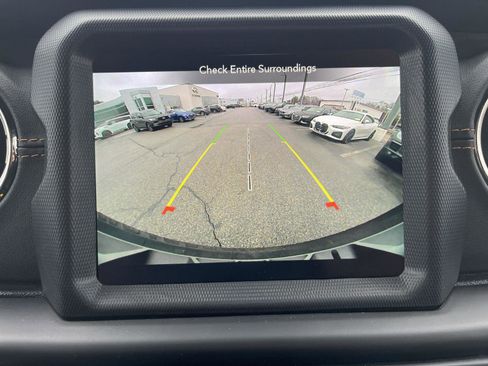 Used 2023 Jeep Wrangler Unlimited Sahara image 18