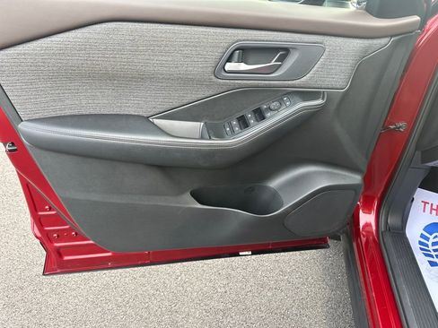 Used 2023 Nissan Rogue SV image 14