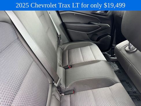 Used 2025 Chevrolet Trax LT FWD image 11