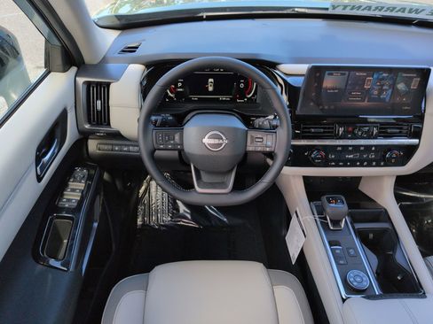 New 2026 Nissan Pathfinder SL image 18