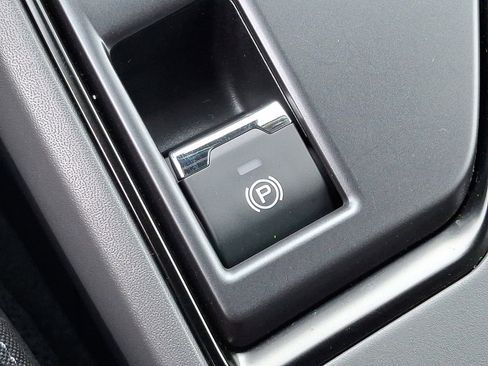 Certified 2025 Subaru Crosstrek 2.0i image 26