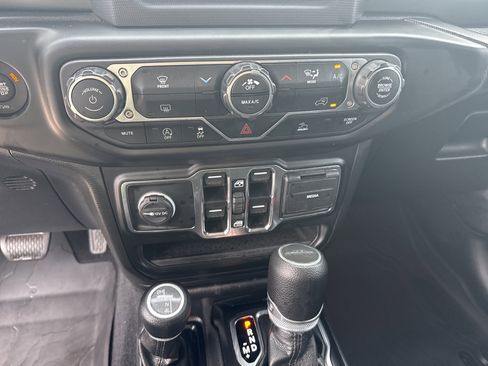 Used 2022 Jeep Gladiator Sport AWD/4WD image 3