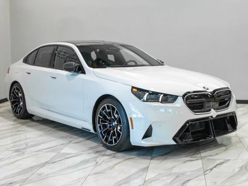 Used 2025 BMW M5 w/ Carbon Package AWD/4WD image 10