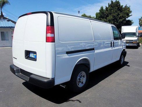 Used 2026 Chevrolet Express 2500 w/ Driver Convenience Package RWD image 8