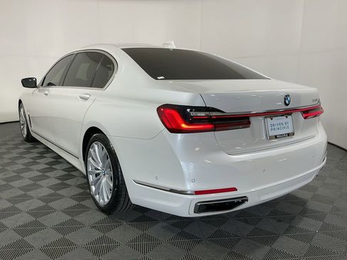 Certified 2022 BMW 740i w/ Premium Package image 7