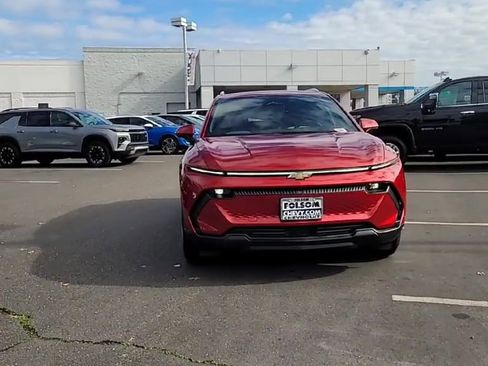 New 2026 Chevrolet Equinox EV LT image 3