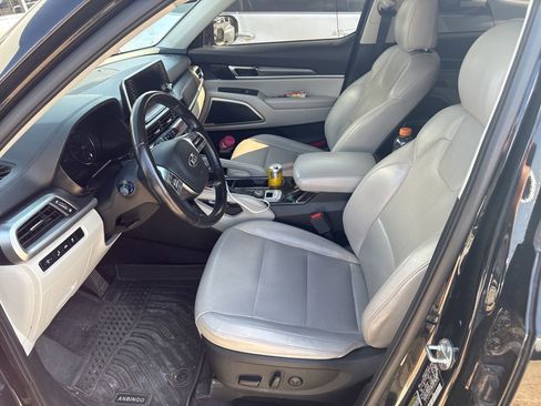 Used 2020 Kia Telluride S w/ S 8 Passenger Seating Package image 7