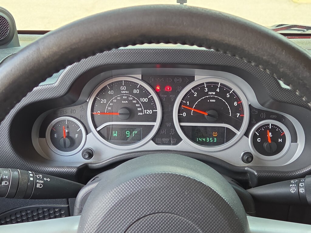 Used 2008 Jeep Wrangler Sahara w/ Dual Top Group AWD/4WD image 19