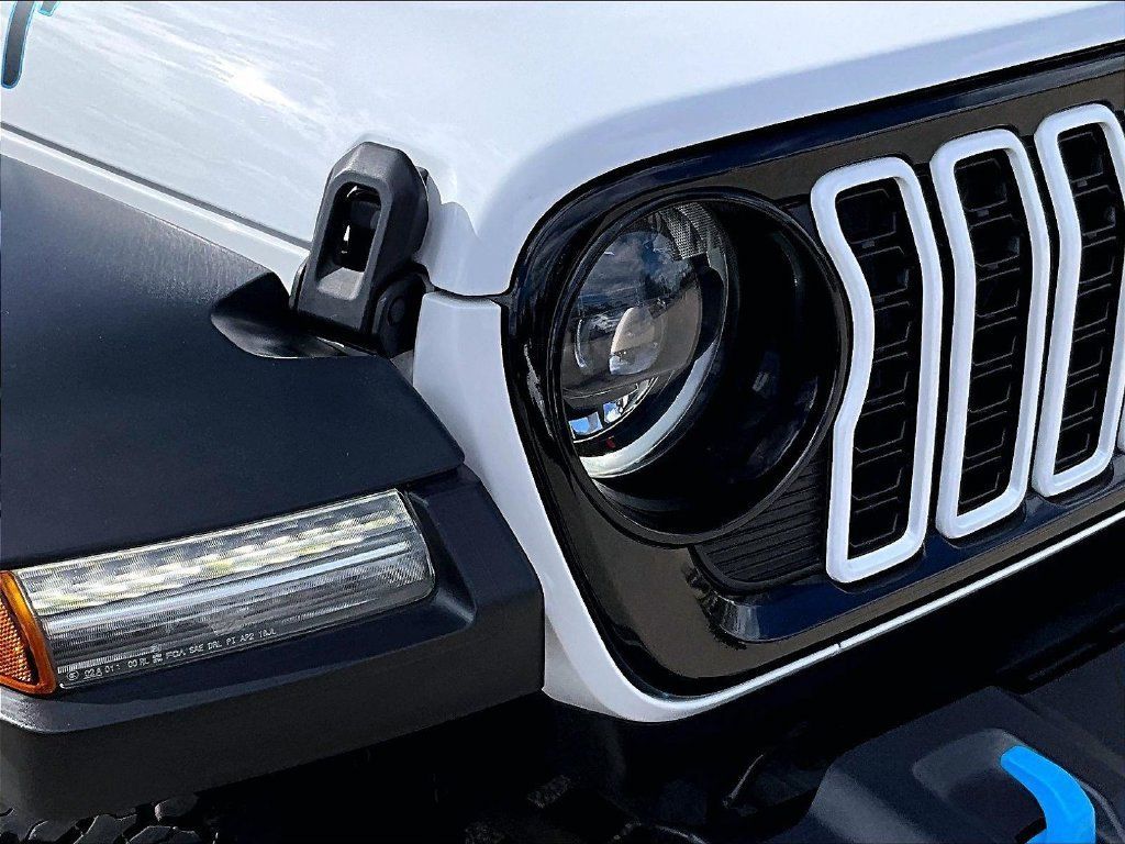 Used 2024 Jeep Wrangler Unlimited AWD/4WD image 31