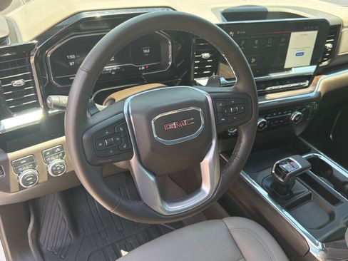 Used 2024 GMC Sierra 1500 SLT w/ SLT Premium Package AWD/4WD image 17