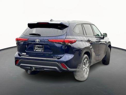 Used 2022 Toyota Highlander XLE image 6