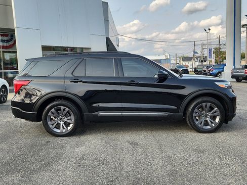 Certified 2022 Ford Explorer XLT w/ Equipment Group 202A image 7