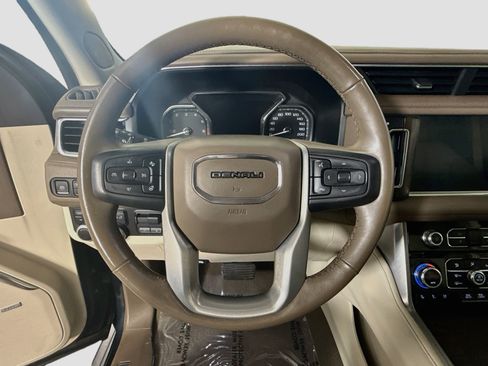 Used 2021 GMC Yukon Denali w/ Denali Premium Package AWD/4WD image 13