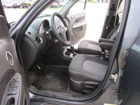 Used 2011 Chevrolet HHR LS FWD image 7