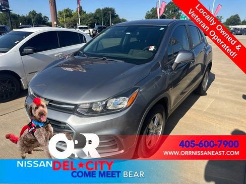 Used 2020 Chevrolet Trax LS w/ Tint and Cruise Package FWD image 1