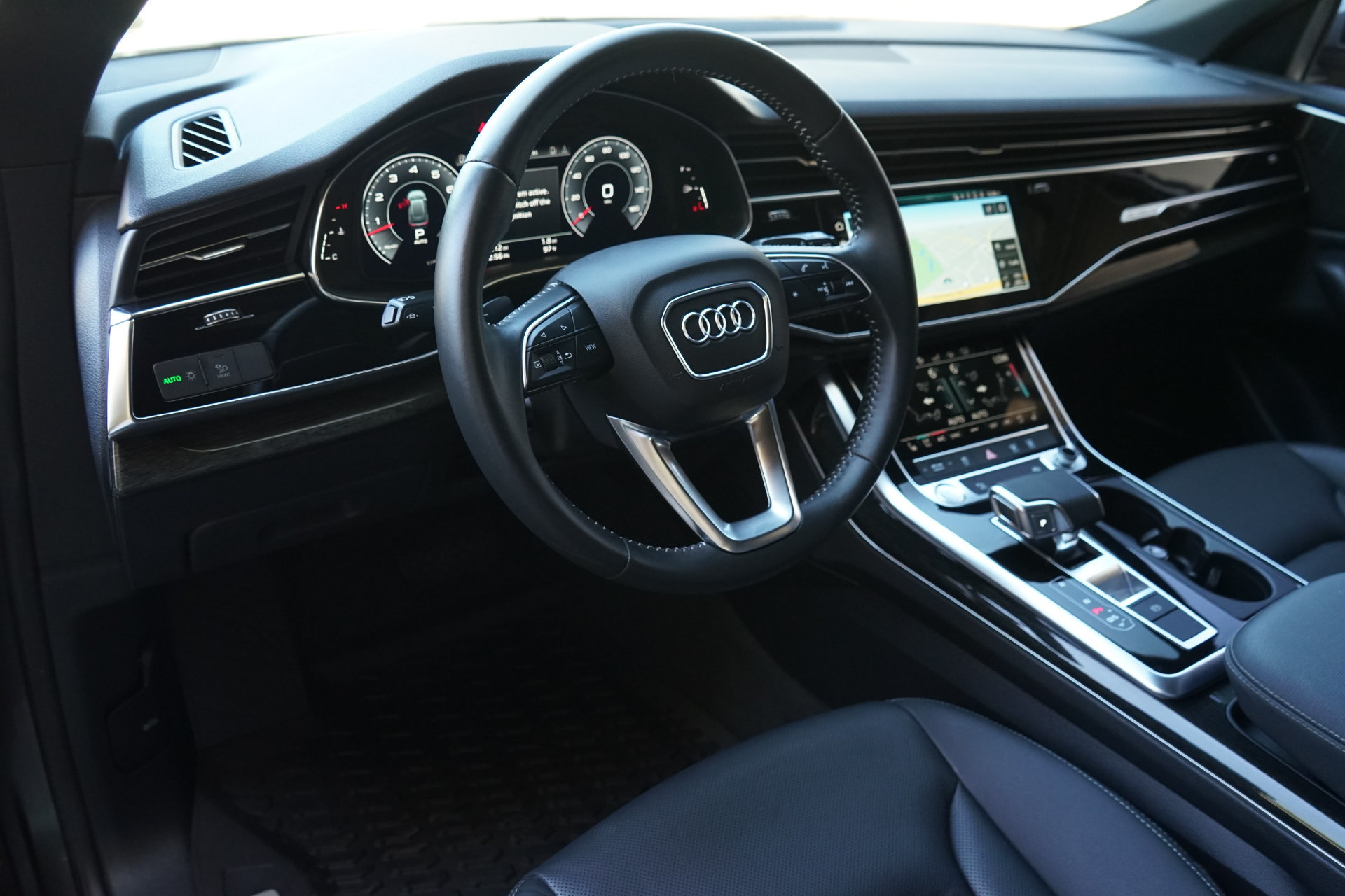 Used 2020 Audi Q8 Premium Plus w/ Premium Plus Package AWD/4WD image 2