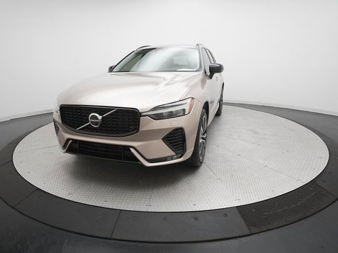 Used 2024 Volvo XC60 B5 Plus w/ Protection Package Premier image 33