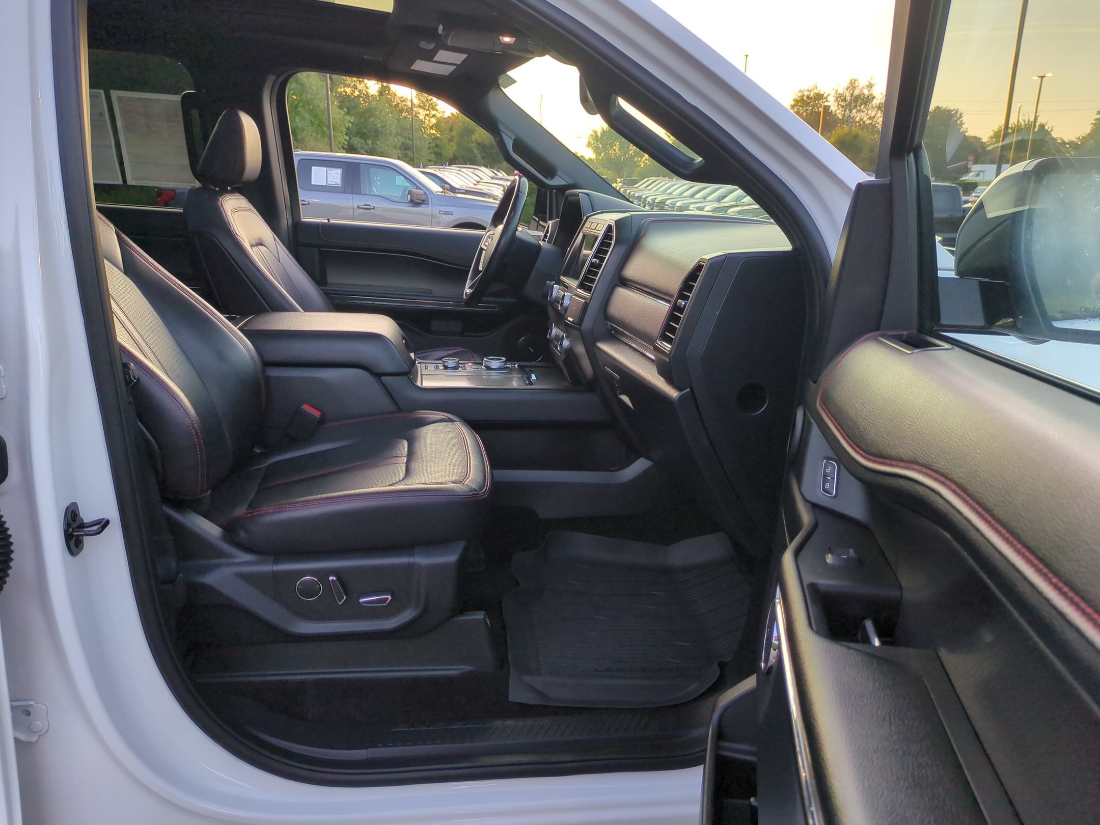 Used 2021 Ford Expedition Limited AWD/4WD image 40