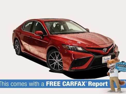 Used 2022 Toyota Camry SE w/ Cold Weather Package image 2