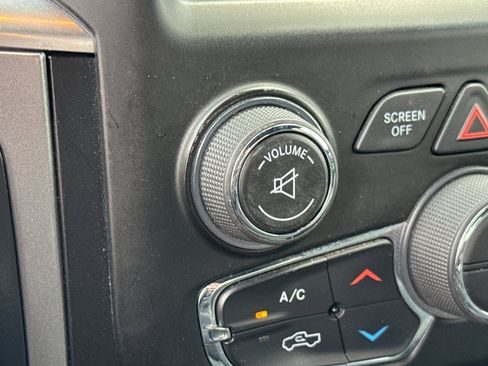 Used 2022 RAM 1500 Classic SLT image 31